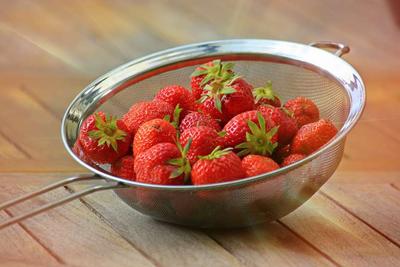 过敏怎么办 你的孩子吃草莓过敏吗