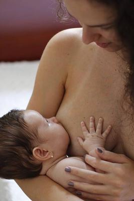 母乳喂养能加重新生儿黄疸吗？