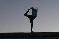 站立的瑜伽扭转体式  为你推荐两个经典的瑜伽体式