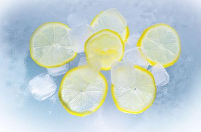 ​抗辐射美白的柠檬蜂蜜水