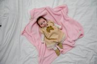 婴儿睡觉双手举起来 如何让婴儿安静的睡觉