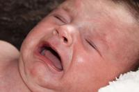 满月的宝宝感冒咳嗽怎么办 主要以护理为主