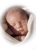 新生儿头上有红胎记的原因是什么 婴儿红色胎记的表现有哪些
