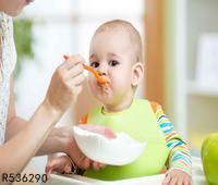 宝宝吃奶吃多少分钟 掌控宝宝进食量是关键