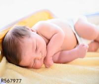 婴儿过敏会引起发烧吗 如何处理婴儿过敏