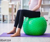 瑜伽放松肌肉用的球叫什么名字 怎么使用瑜伽球效果比较好