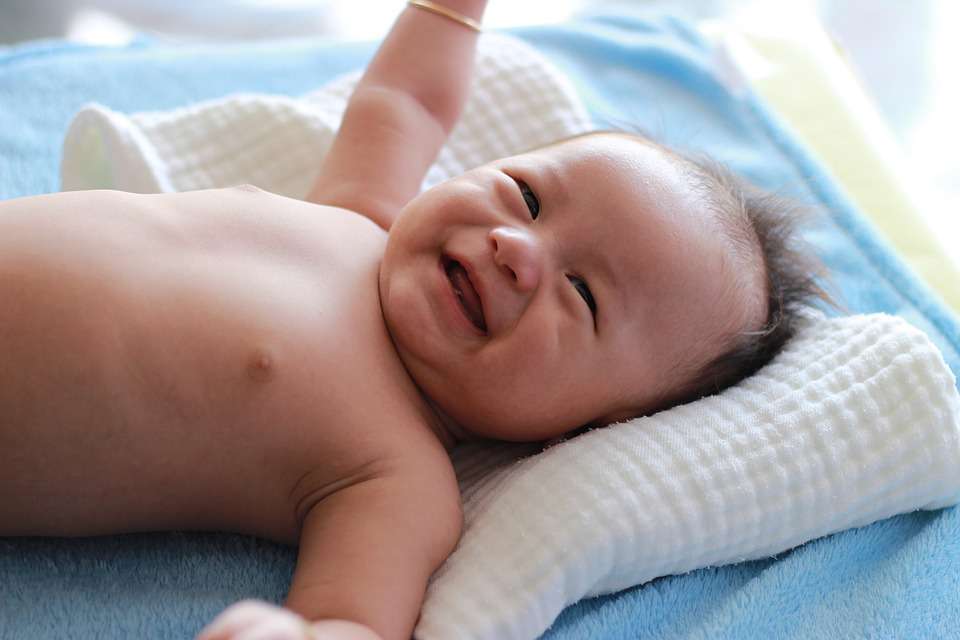 新生儿洗澡注意事项如何给新生儿洗澡