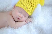 宝宝睡觉后背出汗多是什么原因 宝宝睡觉后背为什么会出汗多