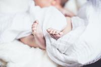 六个月宝宝睡觉老翻身的原因    六个月宝宝睡觉爱翻身怎么办