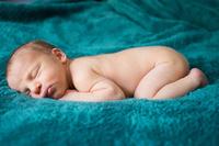 50天的宝宝一天睡几个小时 新生儿睡得少怎么办