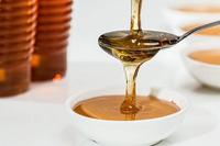 黄酒加蜂蜜可以起什么作用 蜂蜜黄酒是食疗良方