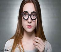 黎姿晒自拍戴老花镜：眼睛会泄露年龄的秘密  如何预防老花眼