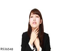 颈部侧面疼痛喉咙痛的病因 颈部侧面疼痛喉咙痛怎么办