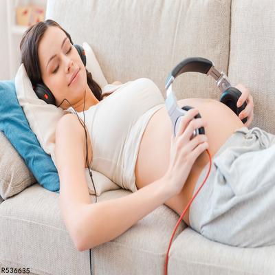 检查前可以给宝宝听音乐