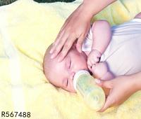 幼儿配方奶粉有什么特点  介绍幼儿配方奶粉的主要优势和注意事项