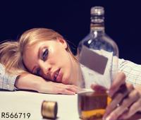 打赌饮6瓶白酒险丧命 喝酒过量的6危害人要警惕