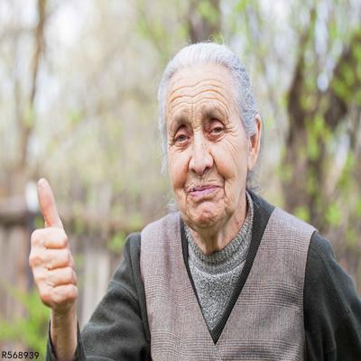 ​怎么治疗老年人白内障？