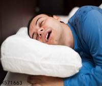 老公晚上睡觉出汗原因 五个常见原因可导致男人睡觉出汗