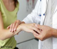 创伤性肘关节炎的治疗方法 创伤性关节炎患者该做什么检查