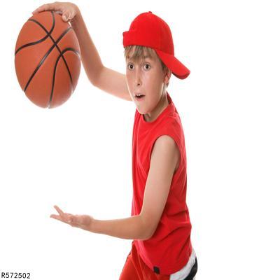 男孩打篮球摔倒后患上白癜风，外伤感染不容小觑