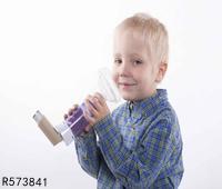金霉素眼膏膏小孩能用吗 金霉素眼膏还有其他什么功效呢